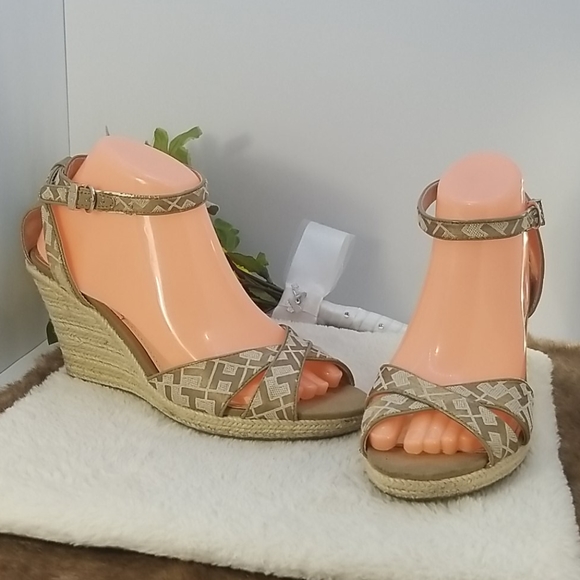 Tommy Hilfiger Shoes - 🥳4/$20! Tommy Hilfiger espadrilles wedges 8.5